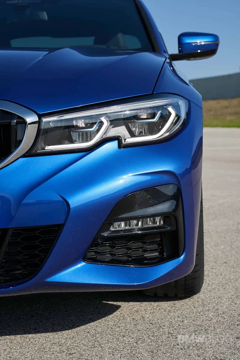 BMW 330 2024 Headlight